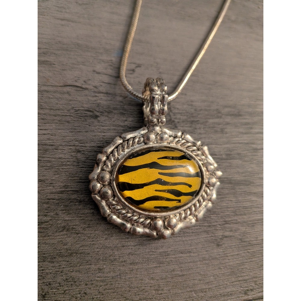 Vintage Style Tiger Print Pendant Necklace Silver Tone Snake Chain Animal Stripe